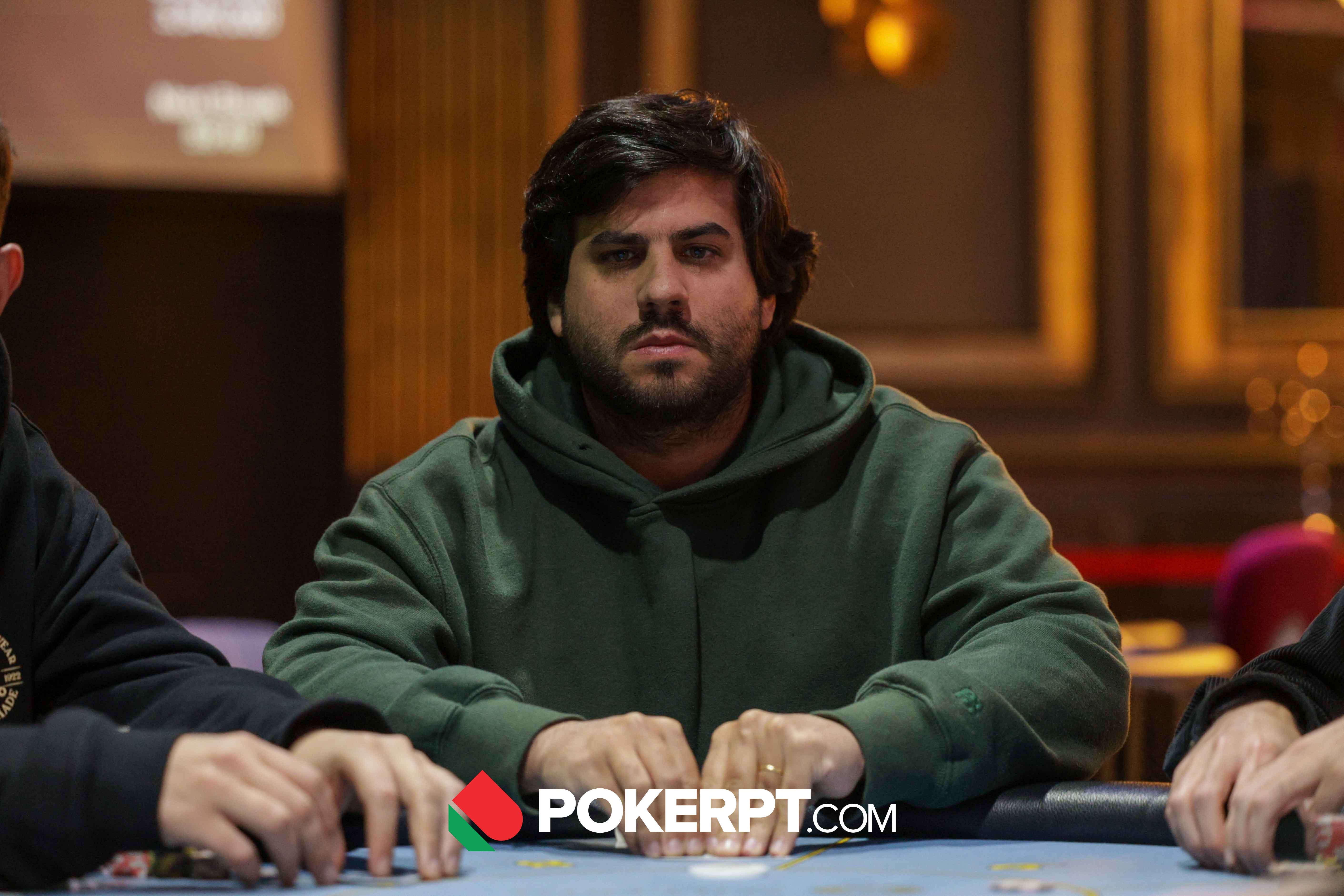 Afonso Palma Ferro numa mesa de poker ao vivo